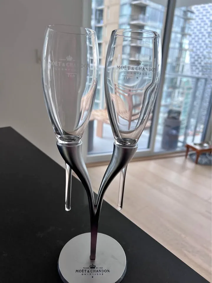 Moet & Chandon champagne flute holder and glasses