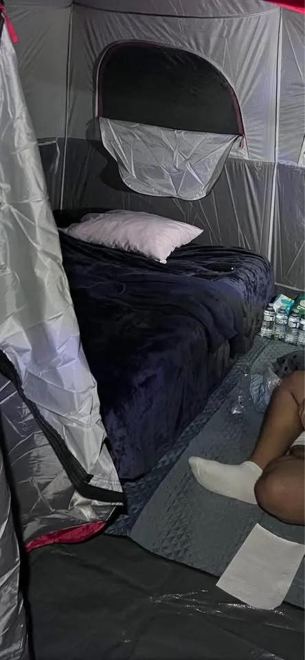 Coleman Queen Airbed w/ 120V Pump - Like New image indicator(3)