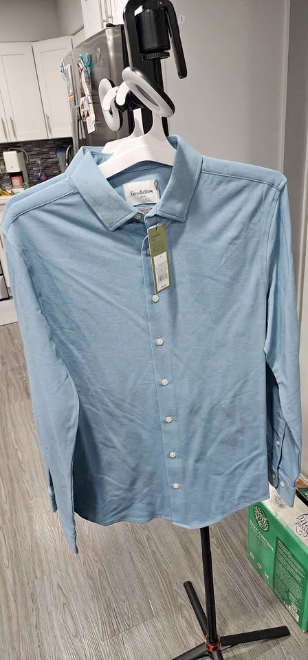 2 LONG SLEEVE SIZE SMALL GOODFELLOW BUTTON DOWN SKY BLUE