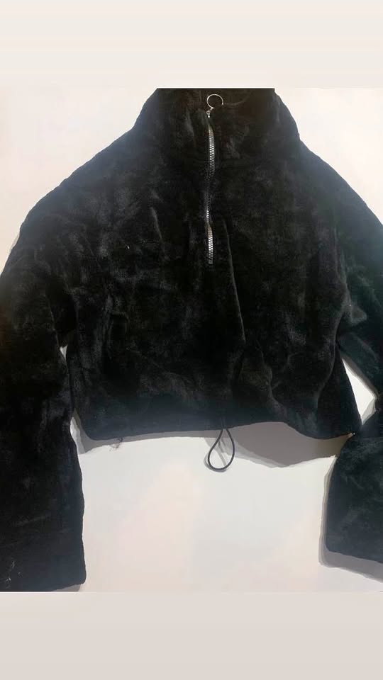 🖤 Cozy & Chic Faux Fur Crop Pullover - Quarter-Zip!