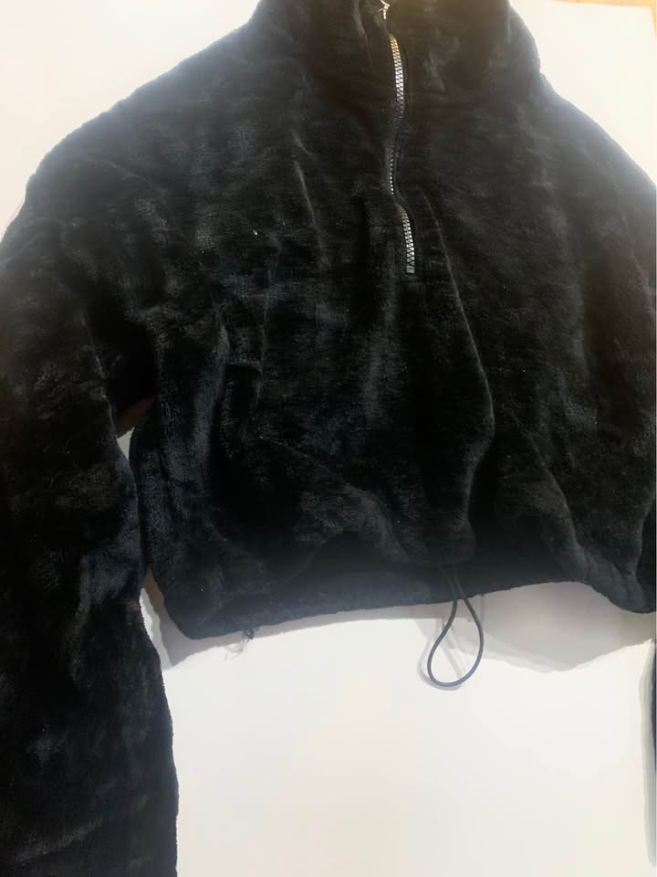 🖤 Cozy & Chic Faux Fur Crop Pullover - Quarter-Zip! - photo 3