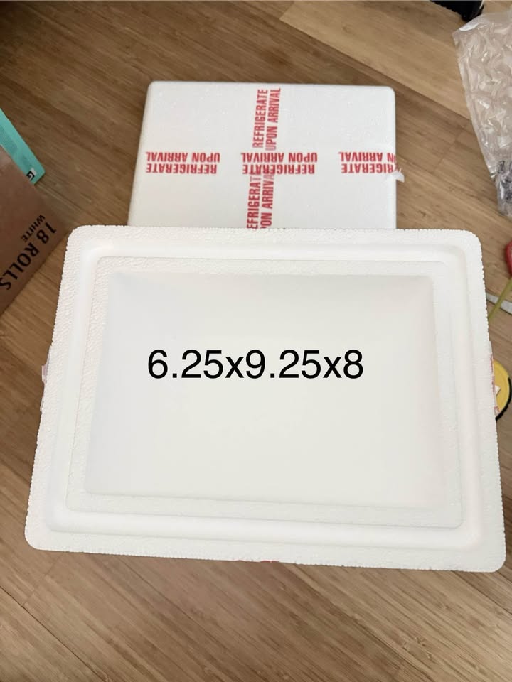 Free small styrofoam box - photo 2