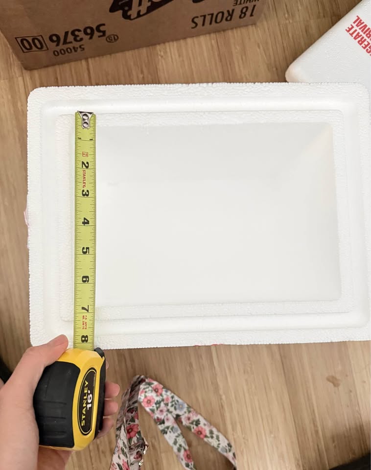 Free small styrofoam box - photo 5