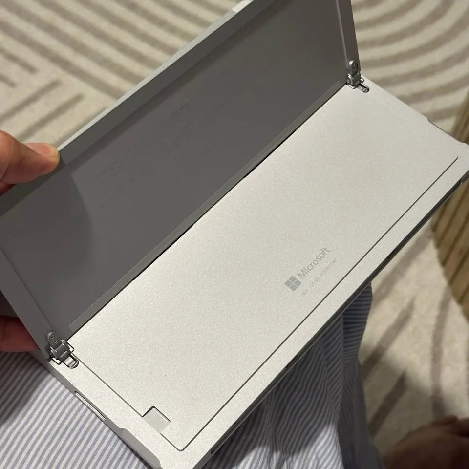Microsoft Surface Go - 8/128 GB - Intel Pentium R image indicator(3)