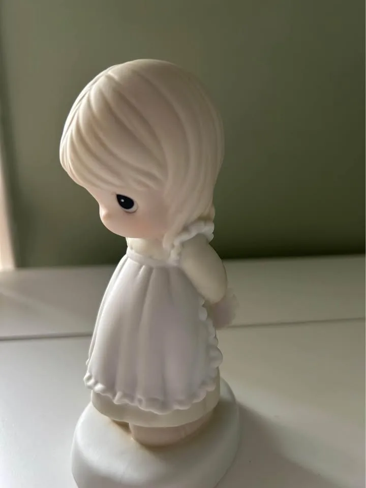 Precious moments figurine: Original English title provided image indicator(2)