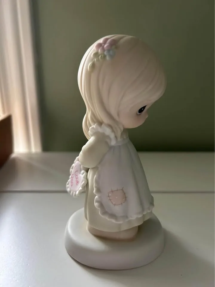Precious moments figurine: Original English title provided image indicator(3)