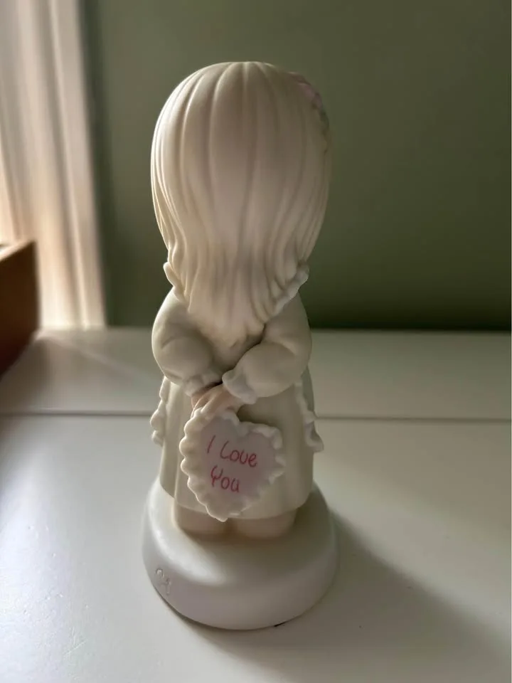 Precious moments figurine: Original English title provided image indicator(4)