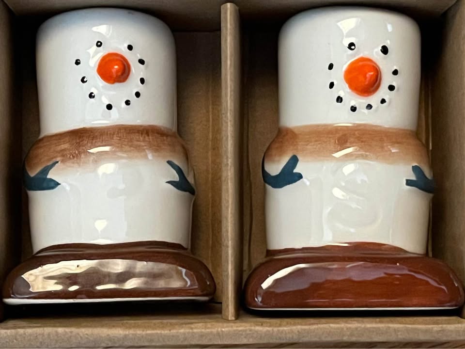 NWOT amici home ceramic s’more snowman s&p shakers! - photo 5