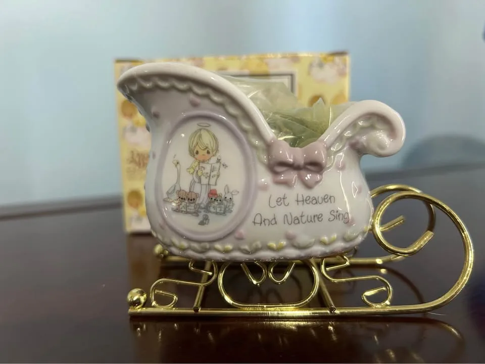 Precious Moments Figurines image indicator(2)