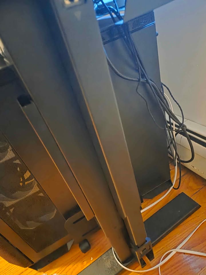 Lg oled 27 inch monitor/ secret lab magnus pro desk - photo 2