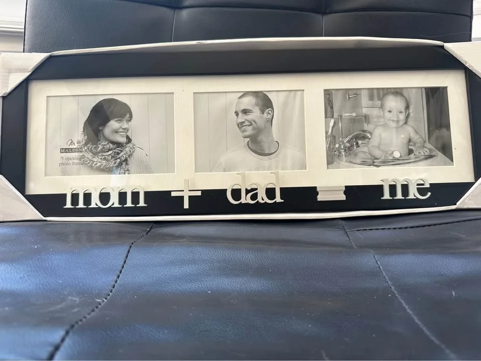Picture Frame - Mom + Dad=Me image indicator(2)