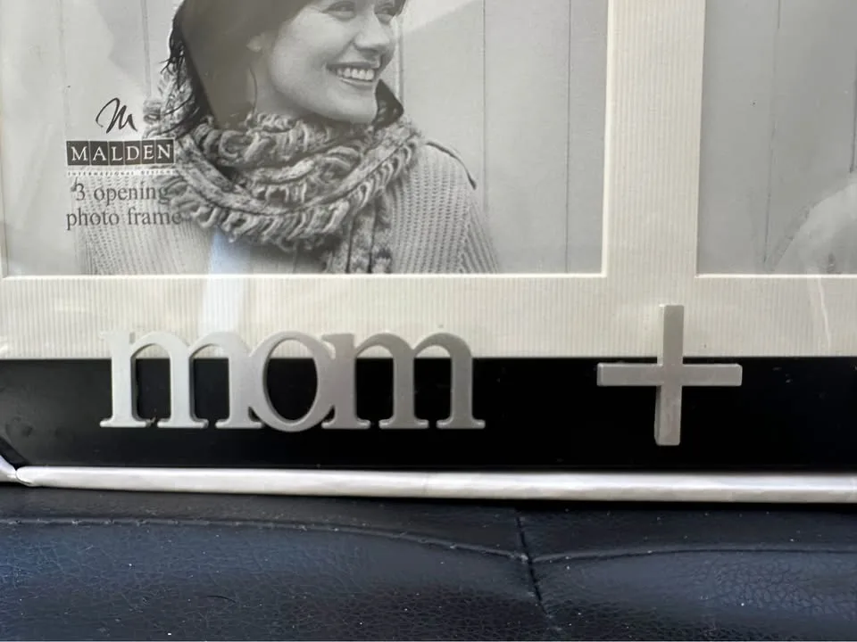 Picture Frame - Mom + Dad=Me image indicator(3)