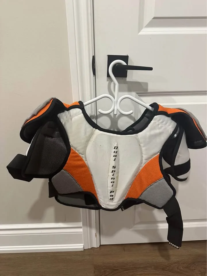 Hockey Shoulder Pads - Junior Medium image indicator(2)