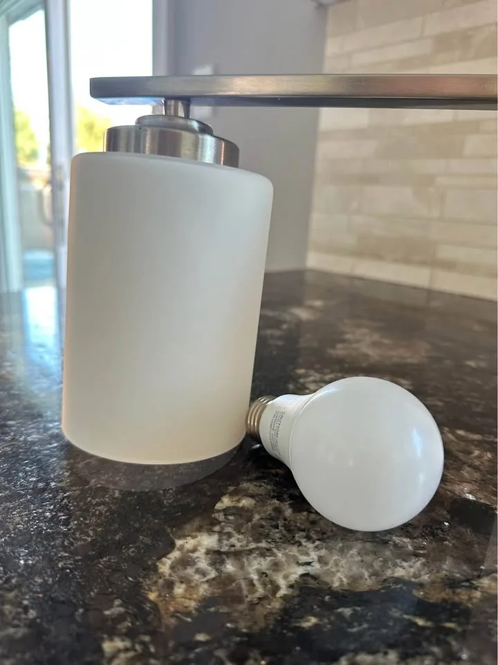 Light fixture - Silver with frosted glass image indicator(4)