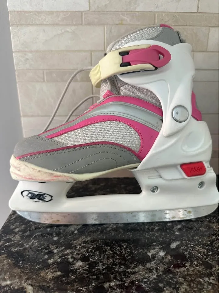 Skates - child adjustable size 1-4 image indicator(2)