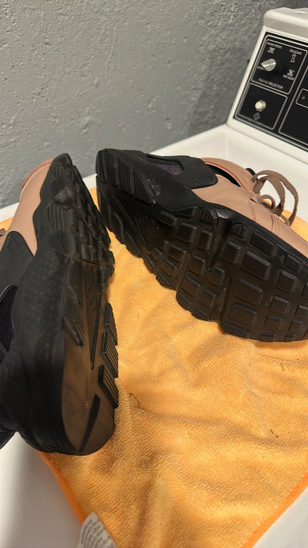 Nike Air Huarache LE "Toadstool image indicator(3)