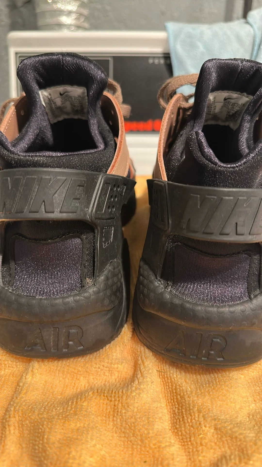 Nike Air Huarache LE "Toadstool image indicator(5)