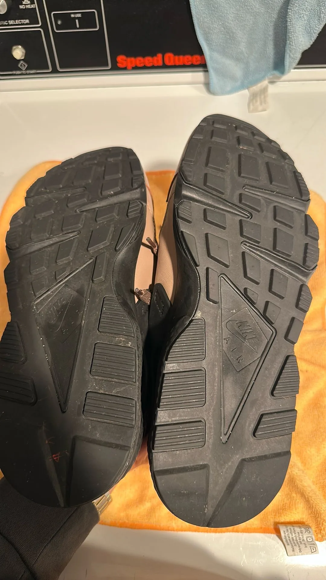 Nike Air Huarache LE "Toadstool image indicator(9)