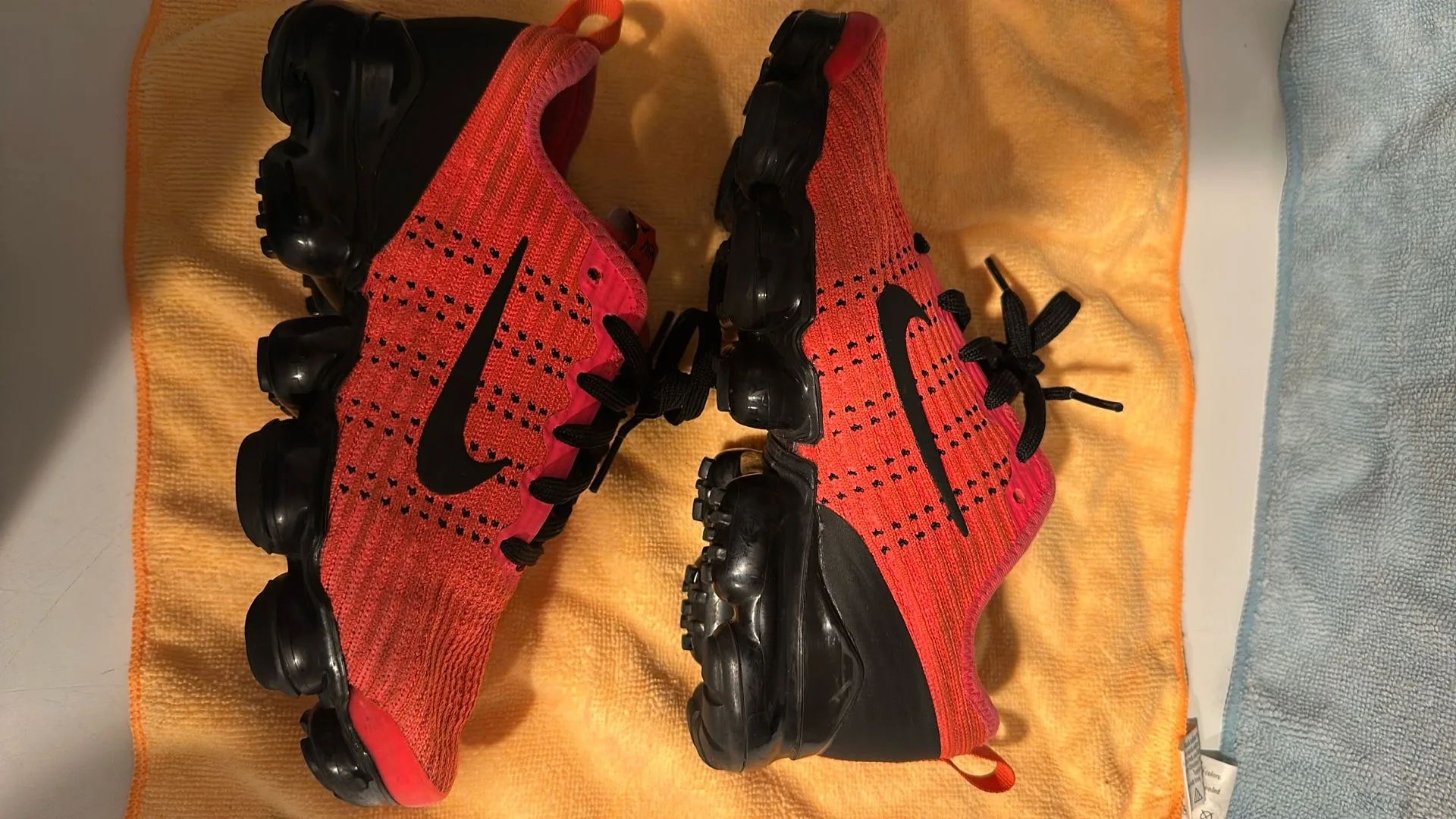 Nike Air VaporMax Flyknit 3 Size 4y image indicator(5)