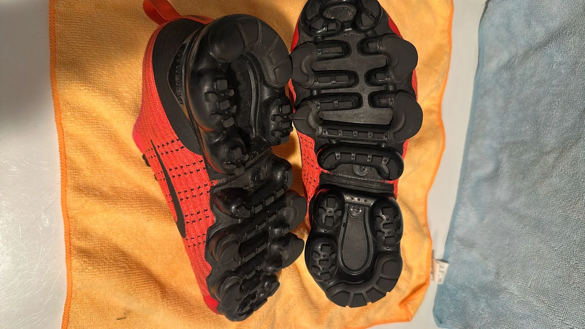 Nike Air VaporMax Flyknit 3 Size 4y image indicator(6)