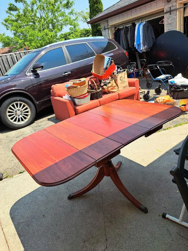 Duncan Phyfe-Style Pedestal Dining Table thumbnail