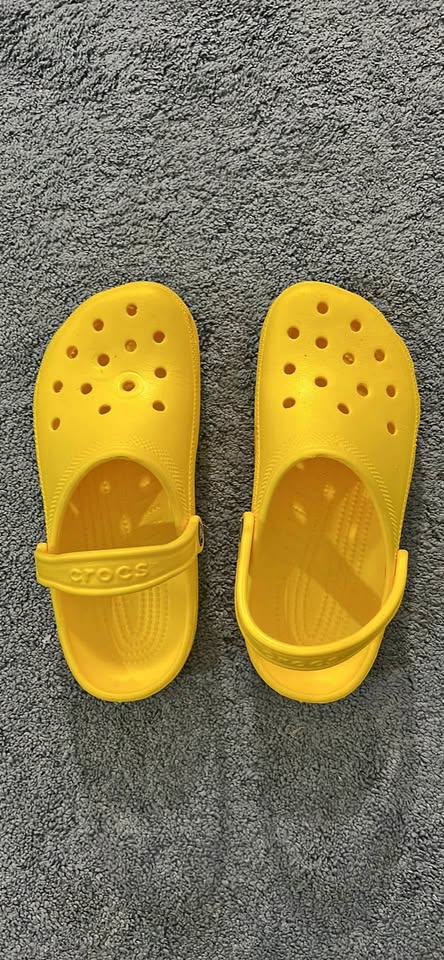 Crocs yellow clog W9 M7