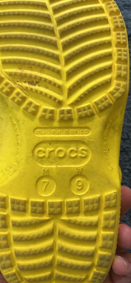 Crocs yellow clog W9 M7 - photo 2