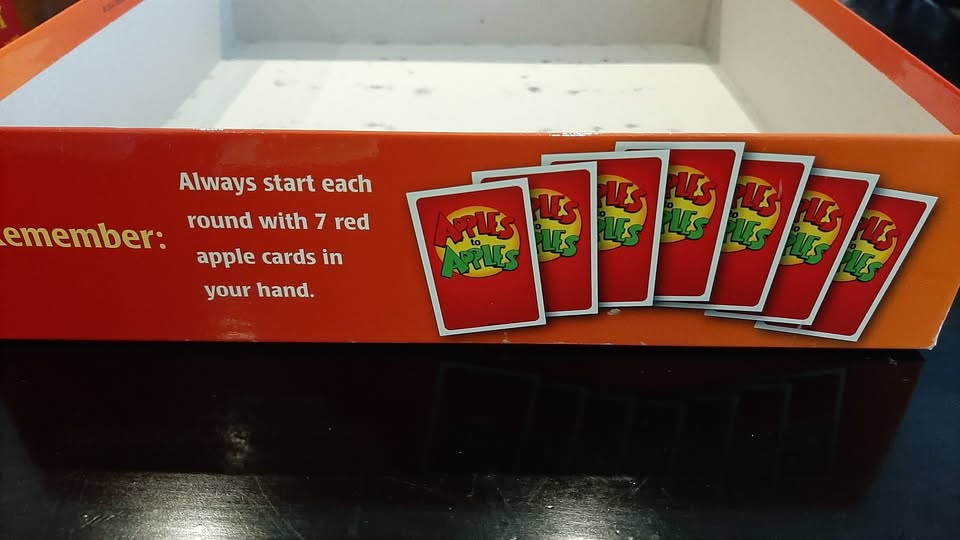 Board Game - Apples to Apples - photo 4