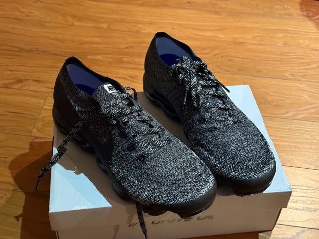 Nike Air VaporMax Flyknit – Black / Racer Blue – Size 11.5 (Men) image indicator(2)