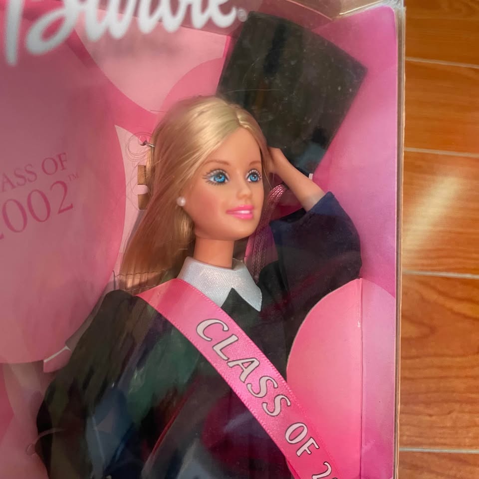 2002 Graduation Barbie Doll Class of 2002 - photo 2