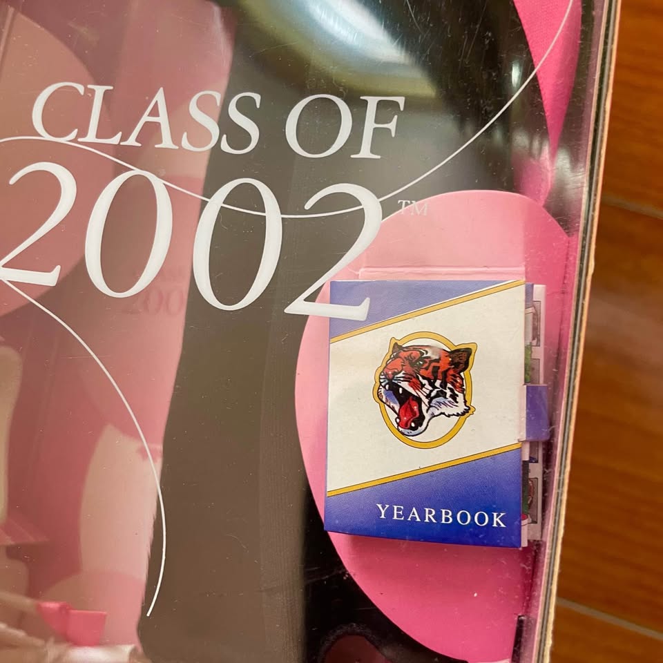2002 Graduation Barbie Doll Class of 2002 - photo 3
