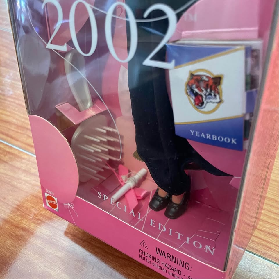 2002 Graduation Barbie Doll Class of 2002 - photo 4