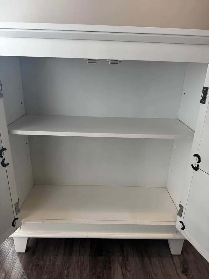 White mirrored door cabinet image indicator(3)