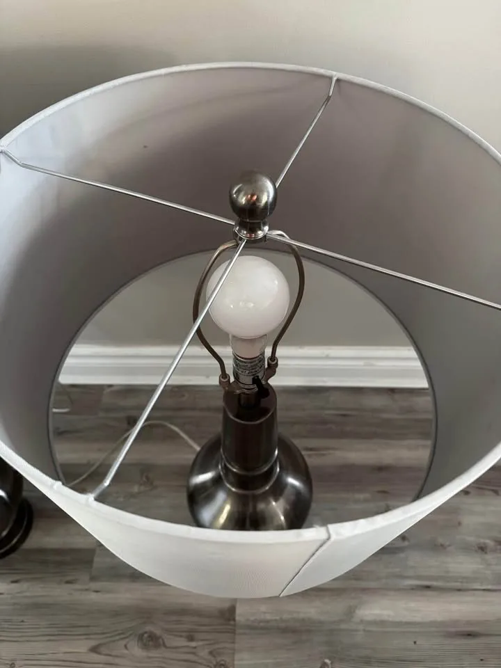 Set of 2 table lamps image indicator(2)