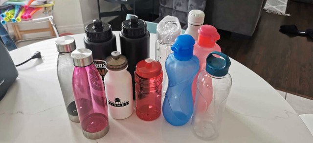 Set of 11 plastic water bottles - photo 2