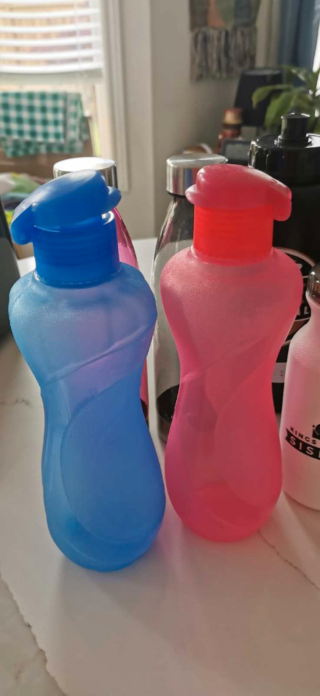 Set of 11 plastic water bottles - photo 4
