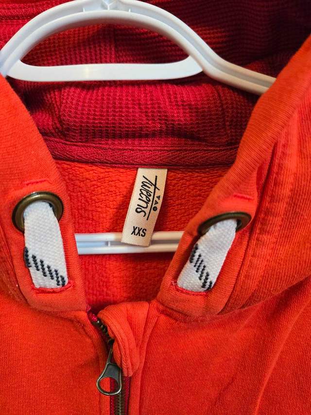 Beautiful red zip hoodie Youth 10/12Y - photo 2