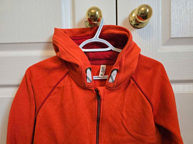 Beautiful red zip hoodie Youth 10/12Y - photo 3