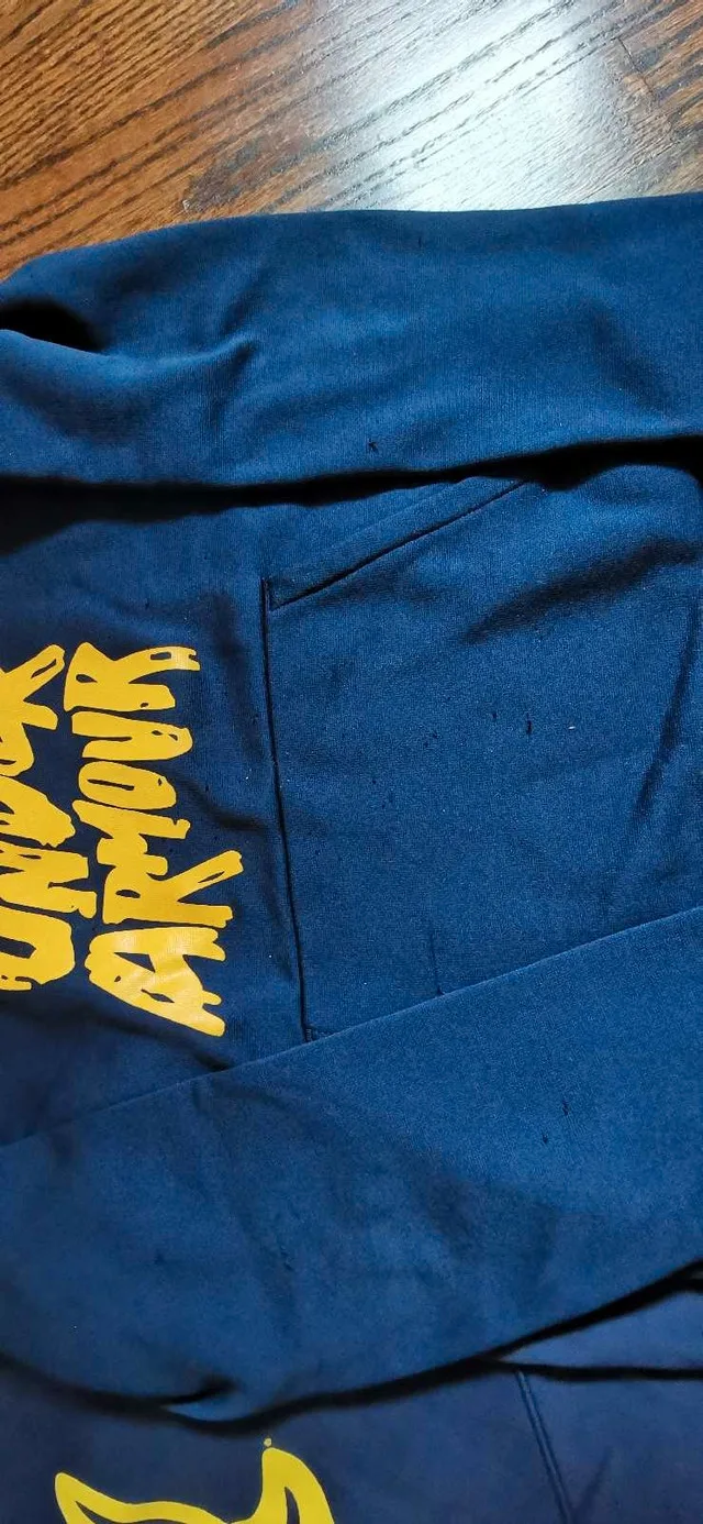 2 Under Armour hoodies for youth image indicator(6)