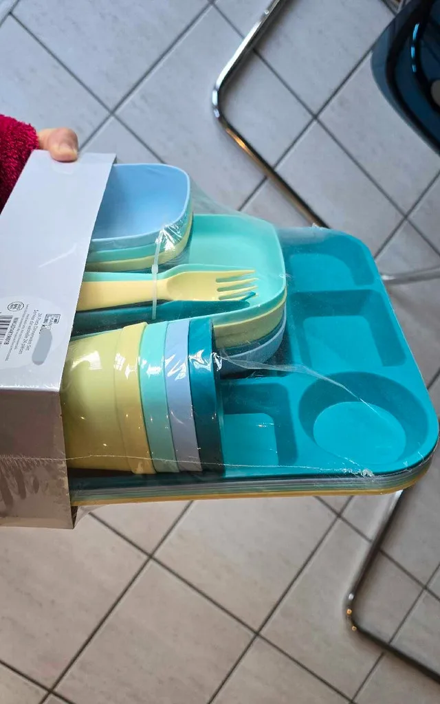 NEW 24 pieces Dinnerware set thumbnail