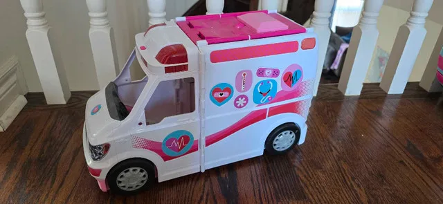 Barbie Care Clinic Ambulance thumbnail