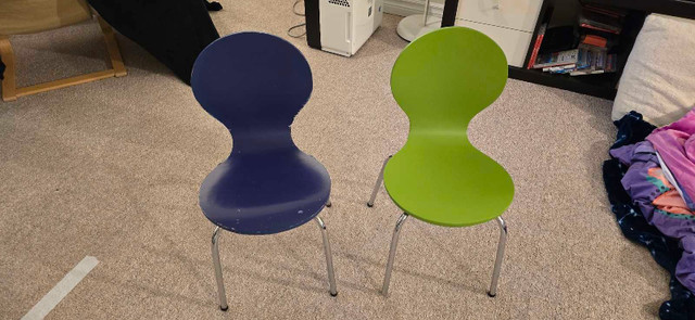2 kids chairs