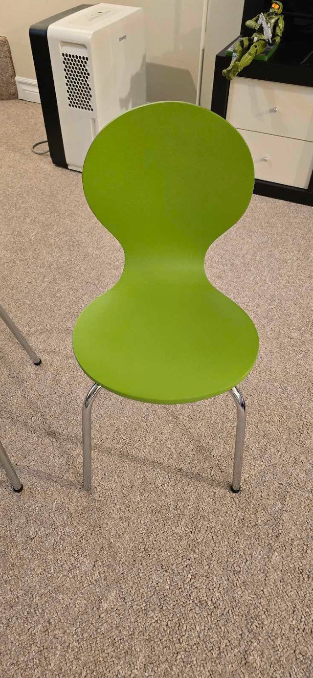 2 kids chairs - photo 2