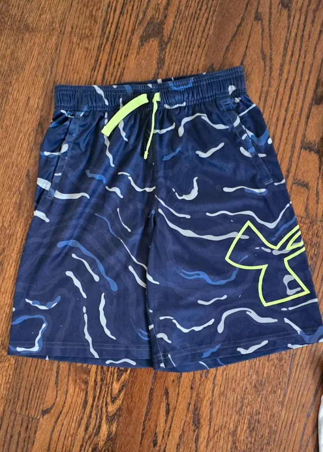 4 Under Armour boy shorts image indicator(2)