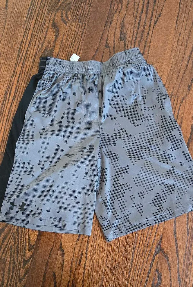 4 Under Armour boy shorts image indicator(8)