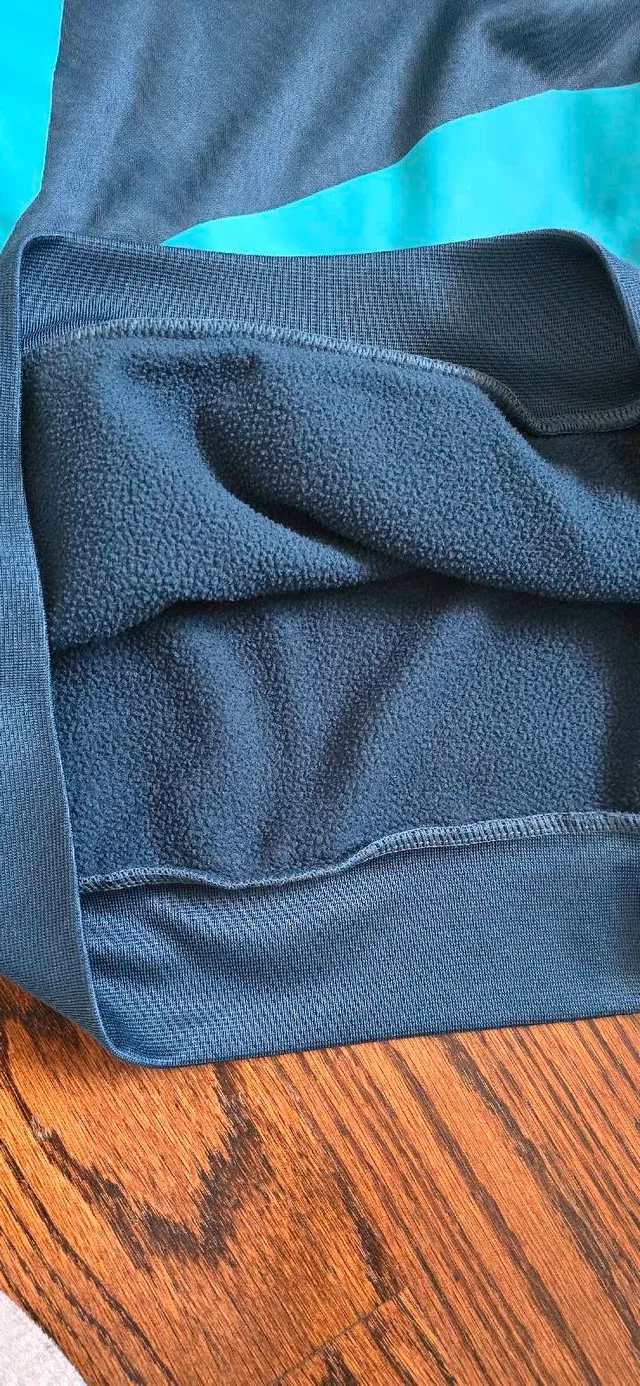 2 youth hoodie Reebok 14Y image indicator(5)