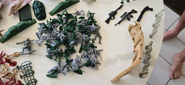 Large Army Toy Set image indicator(7)
