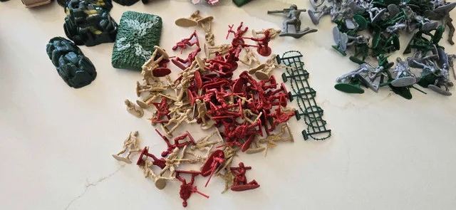 Large Army Toy Set image indicator(8)