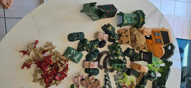 Large Army Toy Set image indicator(10)