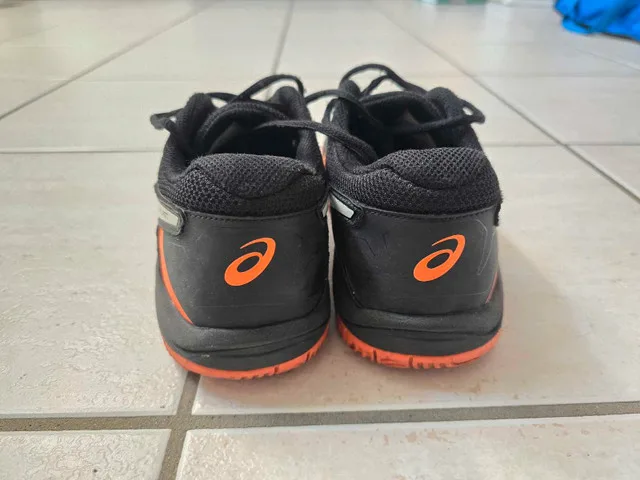 Indoor Asics shoes image indicator(3)